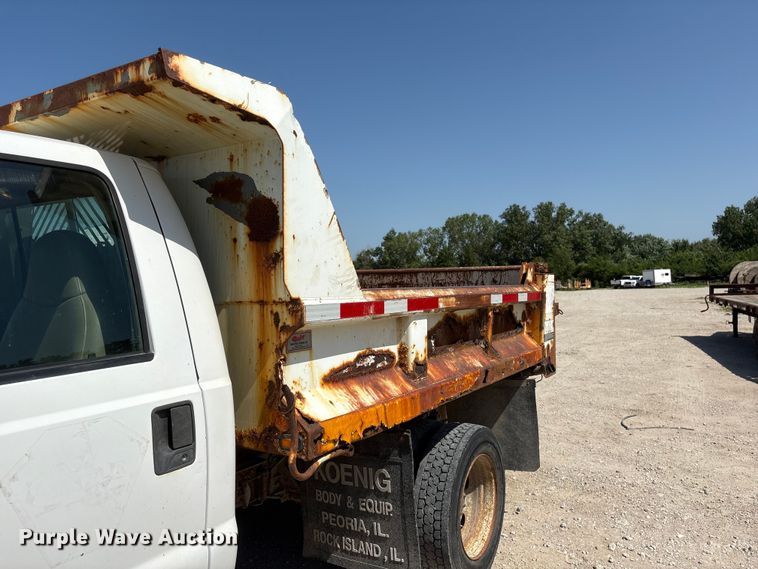 image for item EI5940 2004 Ford F450 Super Duty dump truck