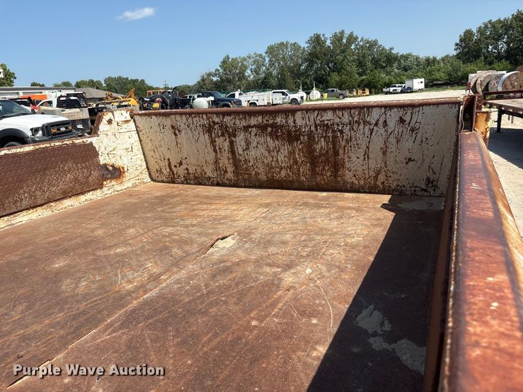 image for item EI5940 2004 Ford F450 Super Duty dump truck