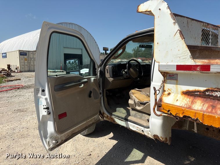 image for item EI5940 2004 Ford F450 Super Duty dump truck