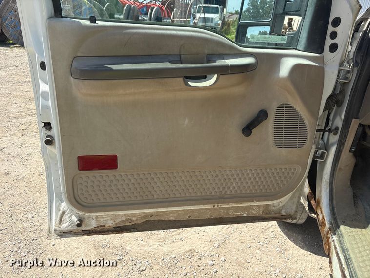 image for item EI5940 2004 Ford F450 Super Duty dump truck