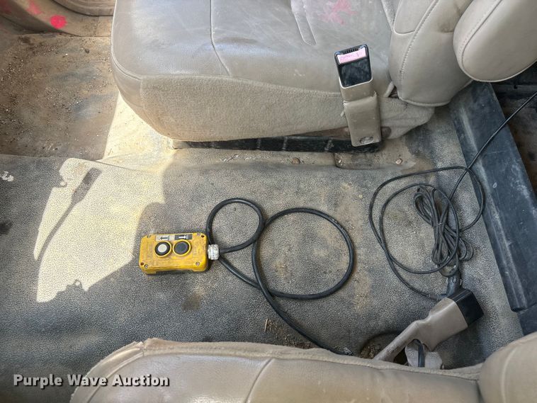 image for item EI5940 2004 Ford F450 Super Duty dump truck