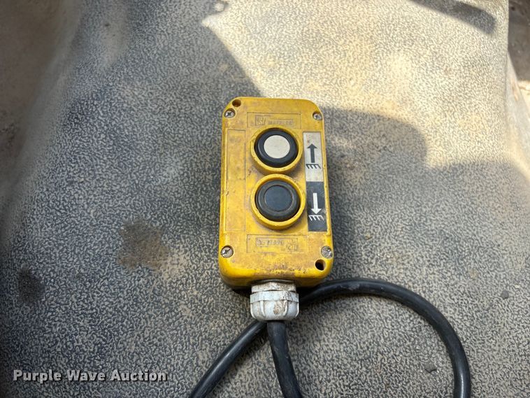 image for item EI5940 2004 Ford F450 Super Duty dump truck