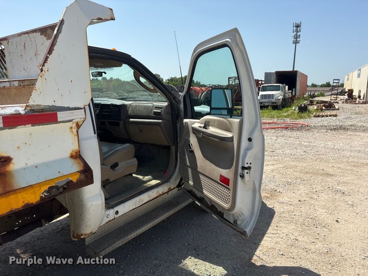 image for item EI5940 2004 Ford F450 Super Duty dump truck