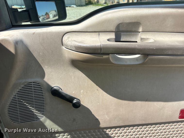 image for item EI5940 2004 Ford F450 Super Duty dump truck