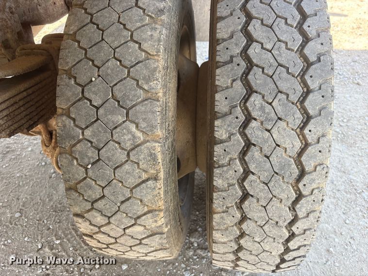 image for item EI5940 2004 Ford F450 Super Duty dump truck