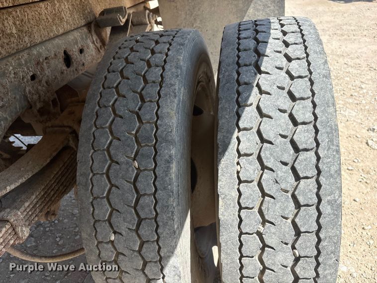 image for item EI5940 2004 Ford F450 Super Duty dump truck