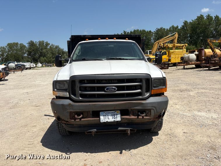 image for item EI5942 2002 Ford F550 dump truck