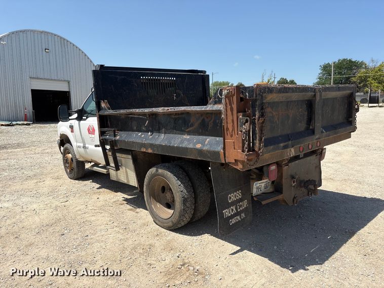 image for item EI5942 2002 Ford F550 dump truck