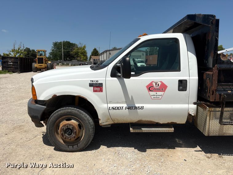 image for item EI5942 2002 Ford F550 dump truck