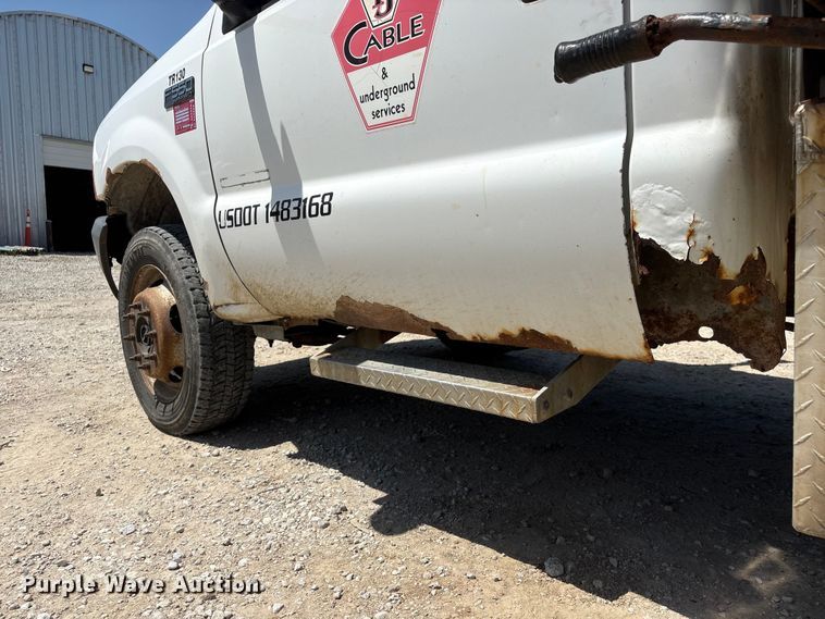 image for item EI5942 2002 Ford F550 dump truck