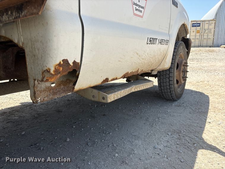 image for item EI5942 2002 Ford F550 dump truck