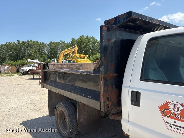 image for item EI5942 2002 Ford F550 dump truck