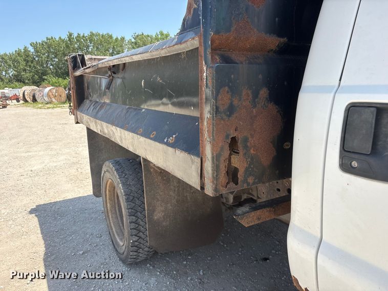 image for item EI5942 2002 Ford F550 dump truck