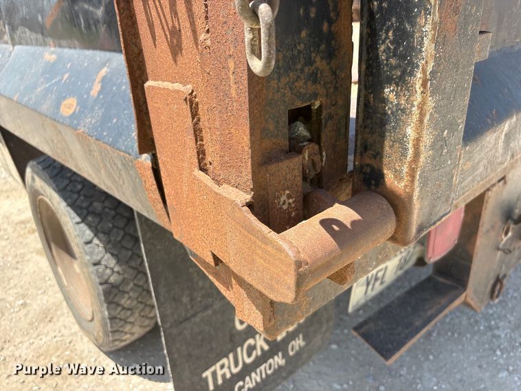 image for item EI5942 2002 Ford F550 dump truck
