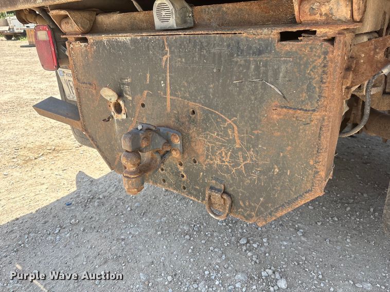 image for item EI5942 2002 Ford F550 dump truck