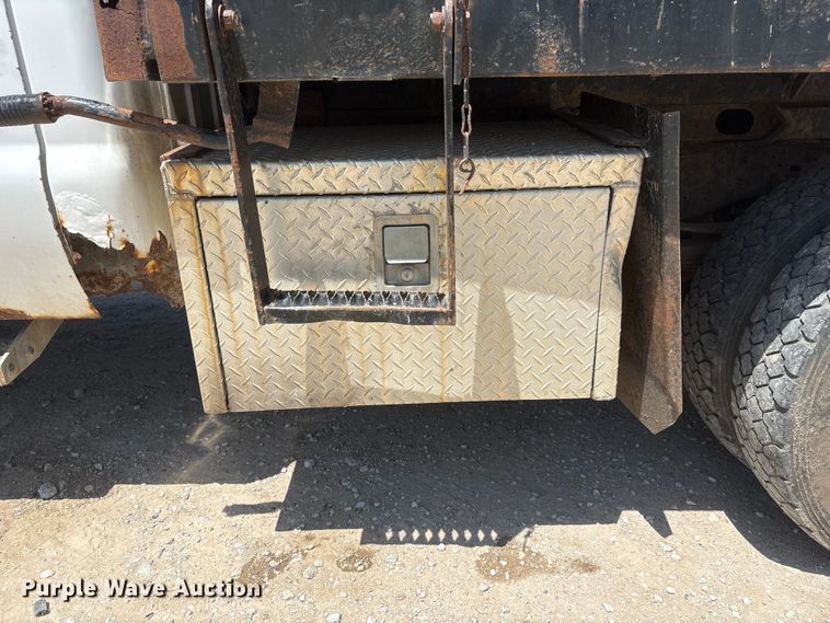image for item EI5942 2002 Ford F550 dump truck