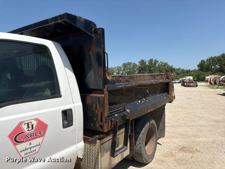 image for item EI5942 2002 Ford F550 dump truck