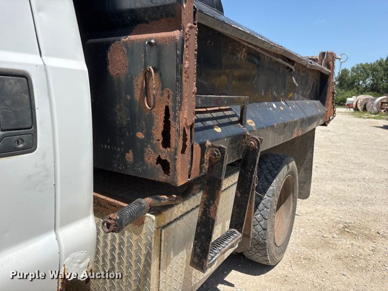 image for item EI5942 2002 Ford F550 dump truck