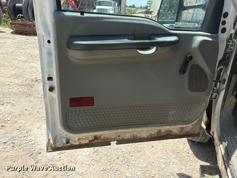 image for item EI5942 2002 Ford F550 dump truck