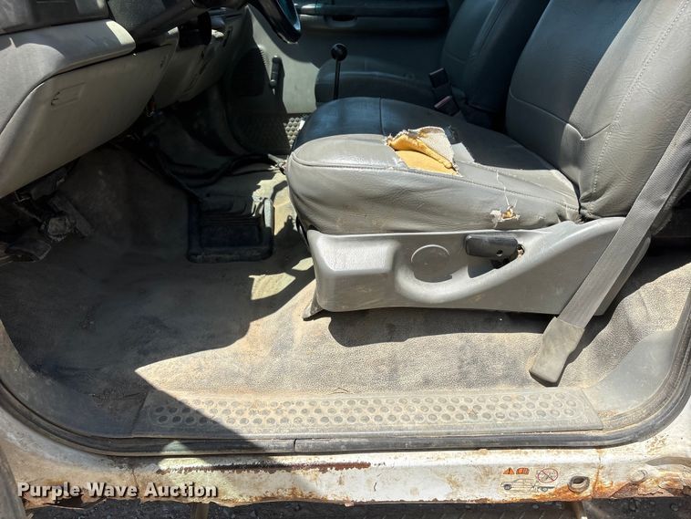 image for item EI5942 2002 Ford F550 dump truck