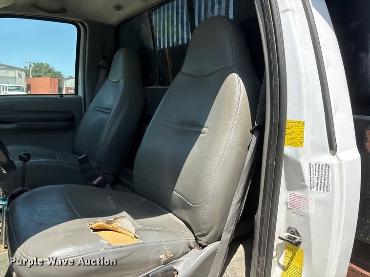 image for item EI5942 2002 Ford F550 dump truck
