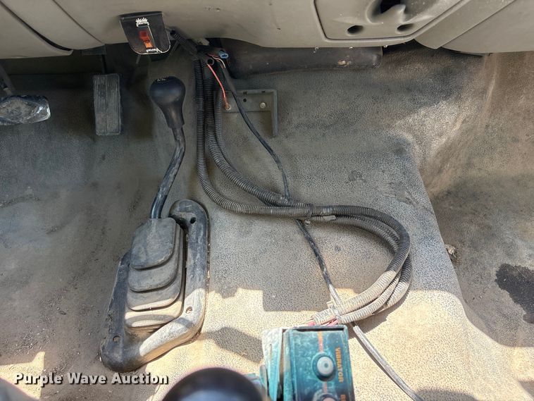image for item EI5942 2002 Ford F550 dump truck