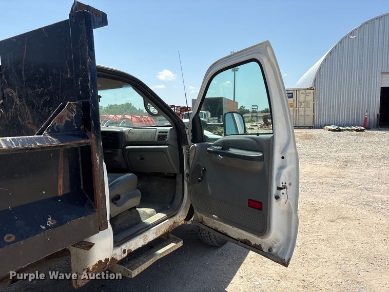 image for item EI5942 2002 Ford F550 dump truck