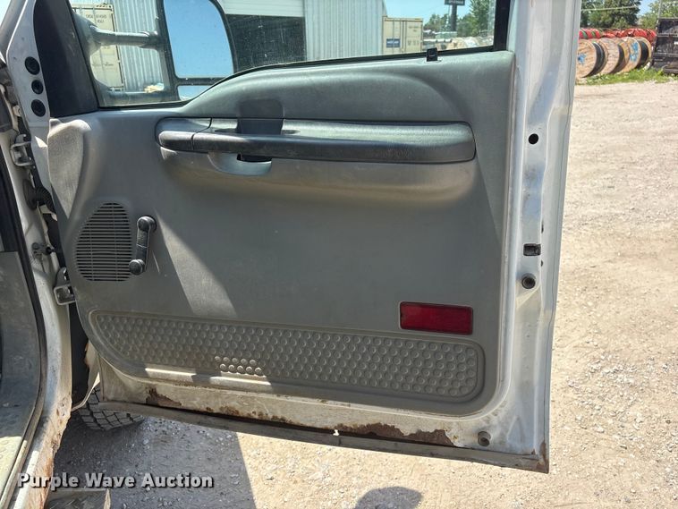 image for item EI5942 2002 Ford F550 dump truck