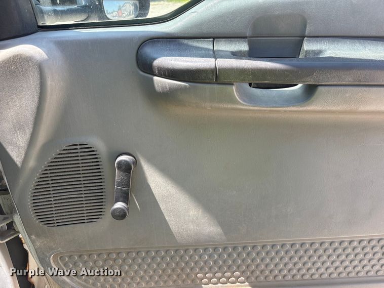 image for item EI5942 2002 Ford F550 dump truck