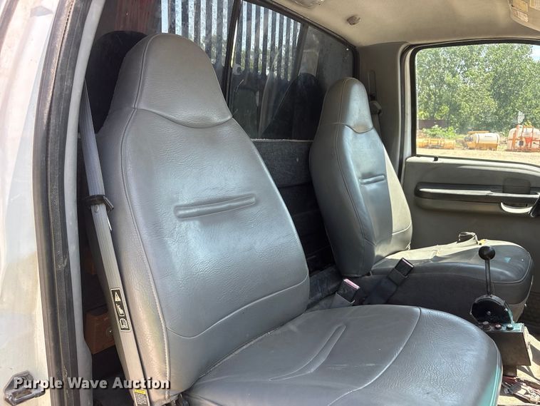 image for item EI5942 2002 Ford F550 dump truck