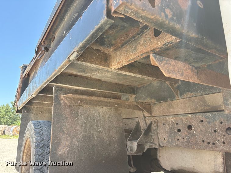 image for item EI5942 2002 Ford F550 dump truck