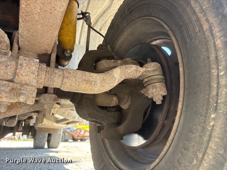 image for item EI5942 2002 Ford F550 dump truck