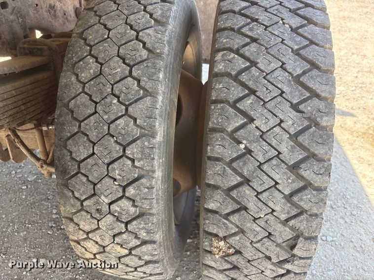 image for item EI5942 2002 Ford F550 dump truck