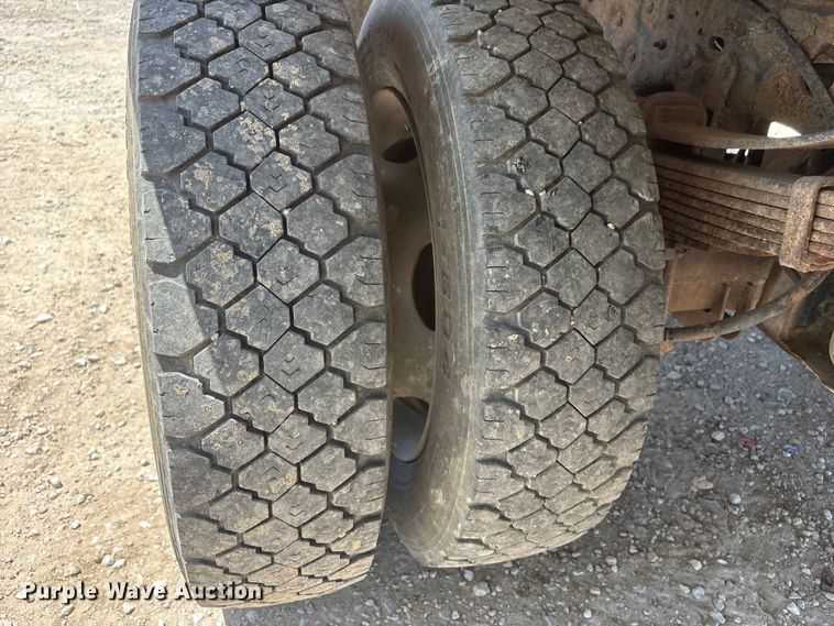 image for item EI5942 2002 Ford F550 dump truck