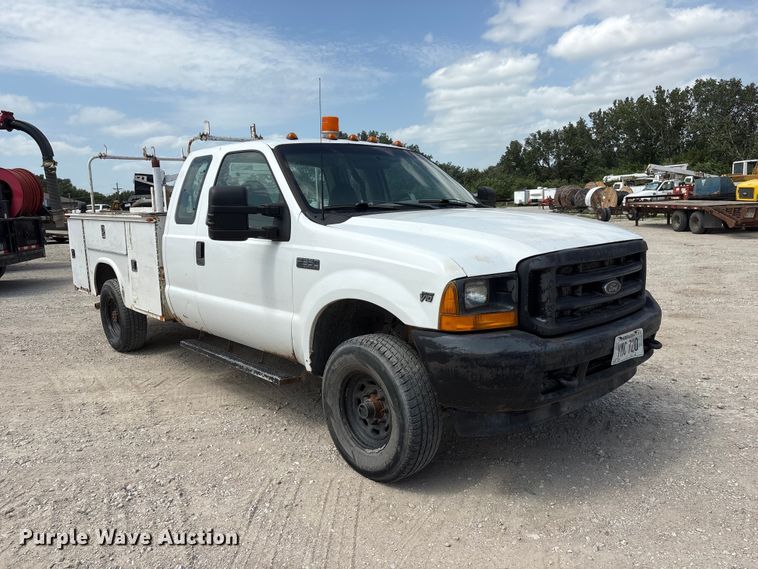 image for item EI5946 2001 Ford F350 Super Duty Ext. Cab utility bed pickup truck