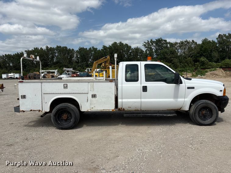 image for item EI5946 2001 Ford F350 Super Duty Ext. Cab utility bed pickup truck