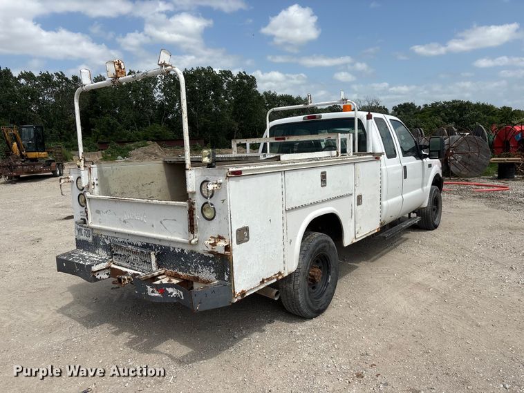image for item EI5946 2001 Ford F350 Super Duty Ext. Cab utility bed pickup truck