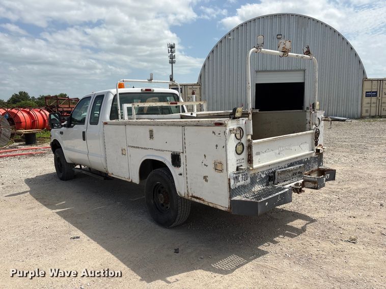 image for item EI5946 2001 Ford F350 Super Duty Ext. Cab utility bed pickup truck