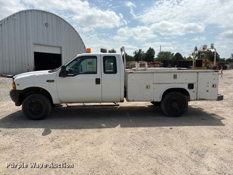 image for item EI5946 2001 Ford F350 Super Duty Ext. Cab utility bed pickup truck
