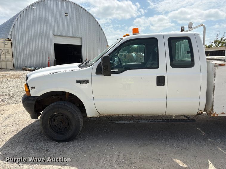 image for item EI5946 2001 Ford F350 Super Duty Ext. Cab utility bed pickup truck