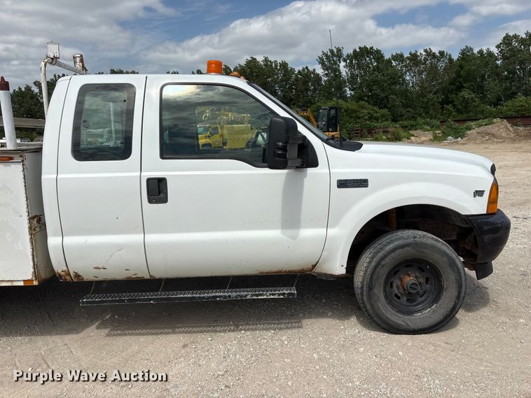 image for item EI5946 2001 Ford F350 Super Duty Ext. Cab utility bed pickup truck