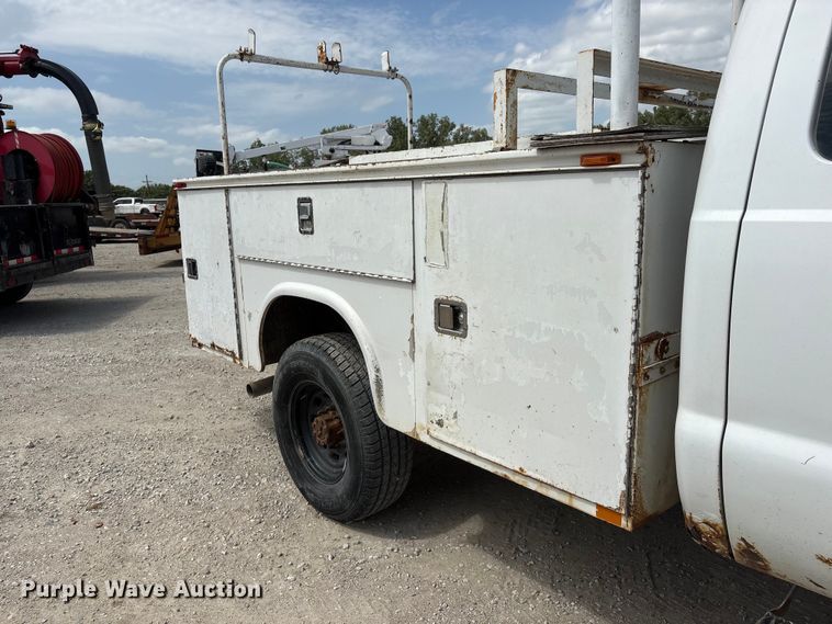 image for item EI5946 2001 Ford F350 Super Duty Ext. Cab utility bed pickup truck