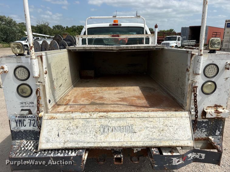 image for item EI5946 2001 Ford F350 Super Duty Ext. Cab utility bed pickup truck
