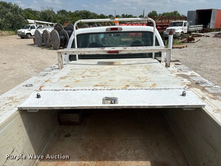 image for item EI5946 2001 Ford F350 Super Duty Ext. Cab utility bed pickup truck
