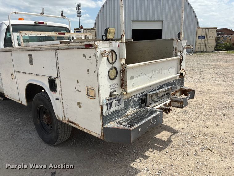 image for item EI5946 2001 Ford F350 Super Duty Ext. Cab utility bed pickup truck