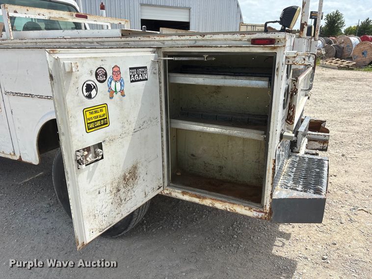 image for item EI5946 2001 Ford F350 Super Duty Ext. Cab utility bed pickup truck