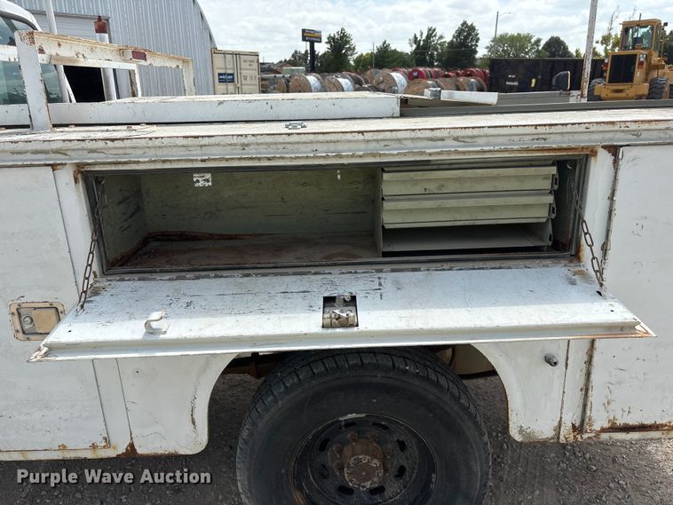 image for item EI5946 2001 Ford F350 Super Duty Ext. Cab utility bed pickup truck
