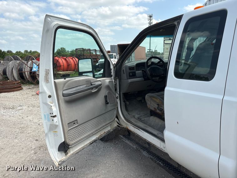 image for item EI5946 2001 Ford F350 Super Duty Ext. Cab utility bed pickup truck