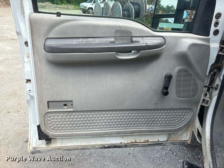 image for item EI5946 2001 Ford F350 Super Duty Ext. Cab utility bed pickup truck