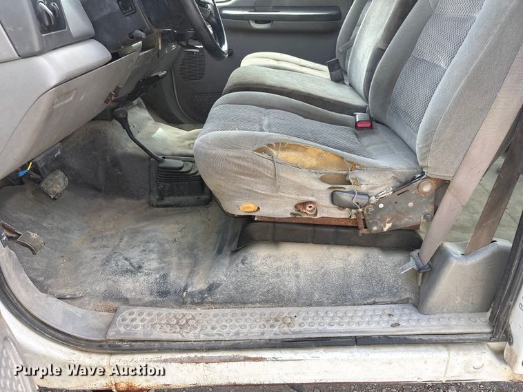 image for item EI5946 2001 Ford F350 Super Duty Ext. Cab utility bed pickup truck